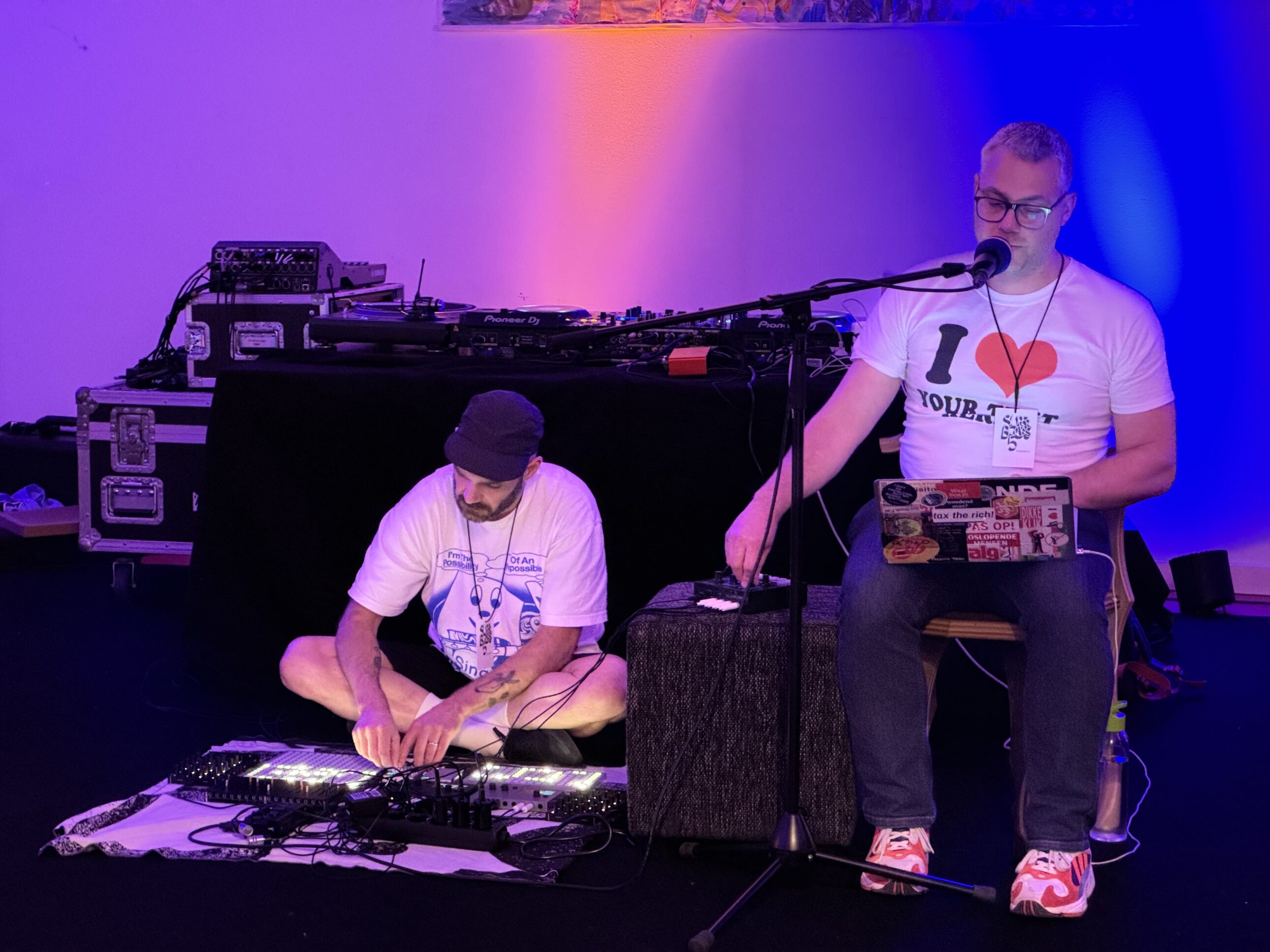 Performance of Louis Reith and Bas Fontein in Haus der Kunst, München, during Super Books