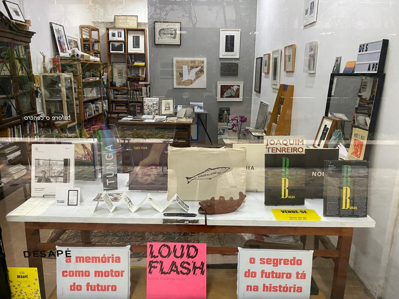 Window’s of the bookshop-art gallery at Galeria Metrópole 