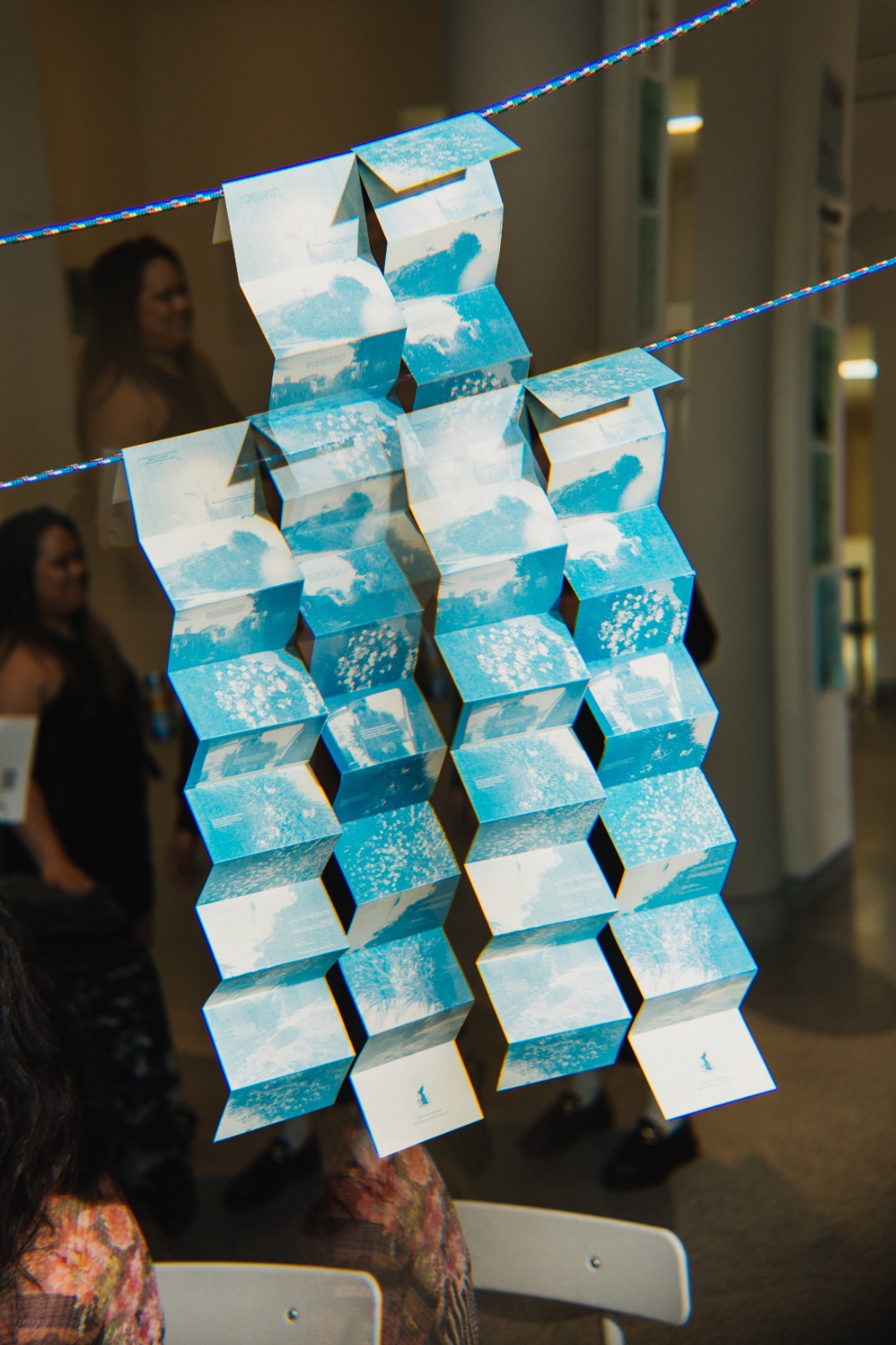 Allí, los policias tragan verga cada dos segundos